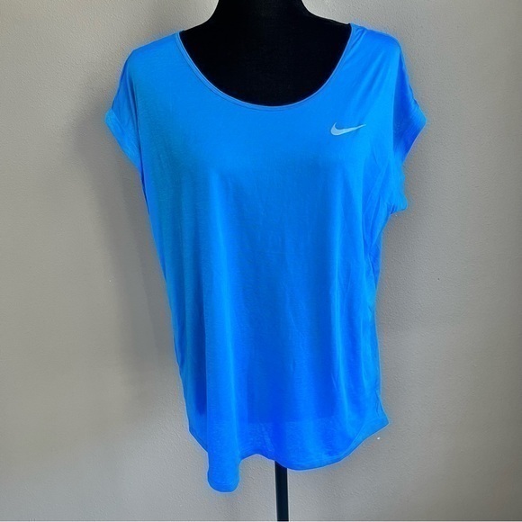 Nike Tops - Nike Dri Fit women’s sleeveless lightweight top size XL